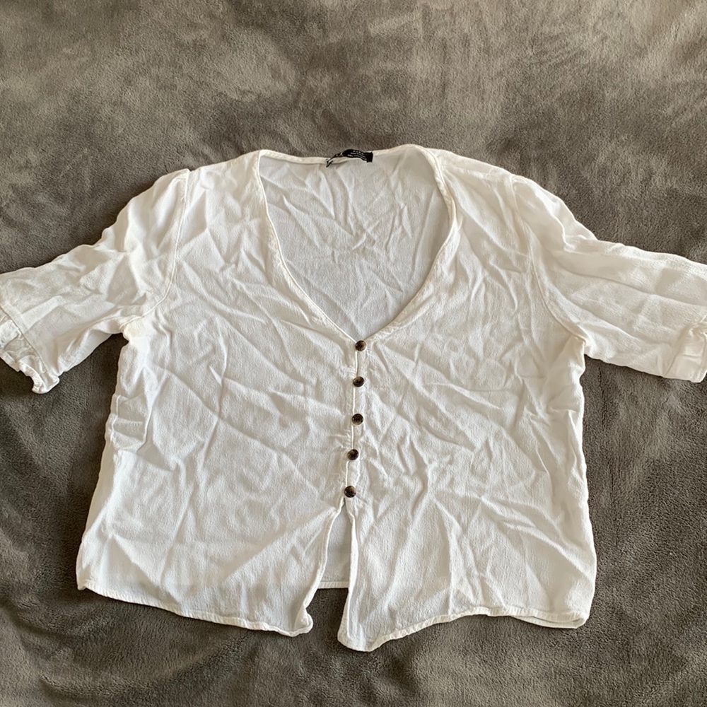 Women’s white top